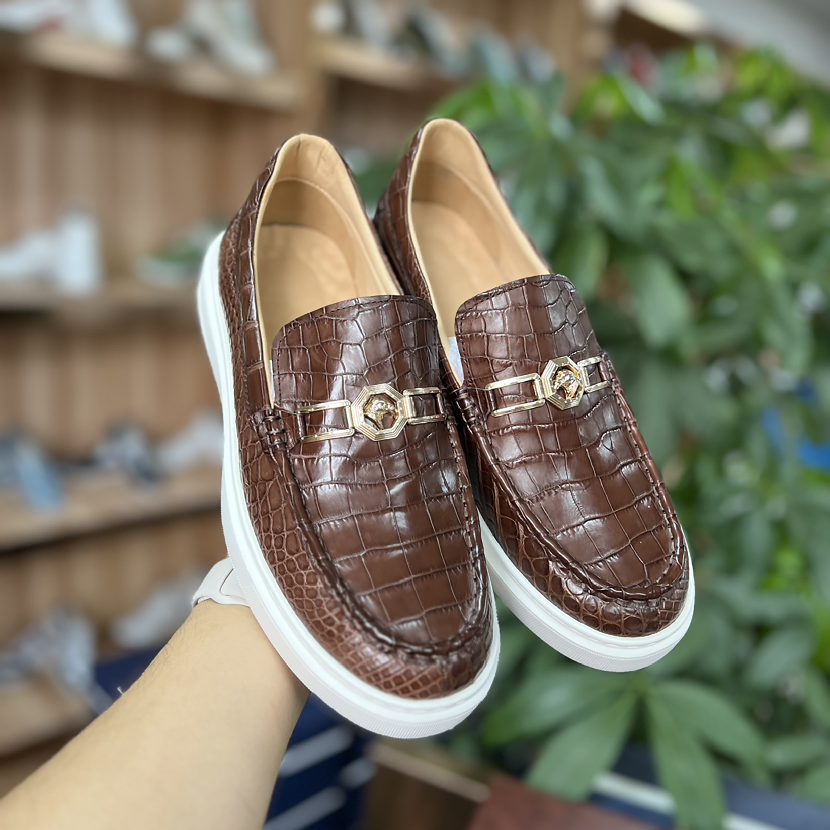 Crocodile Shape Shoes: Men's Genuine Brown Crocodile Leather Slip-On Loafer Bit Shoes