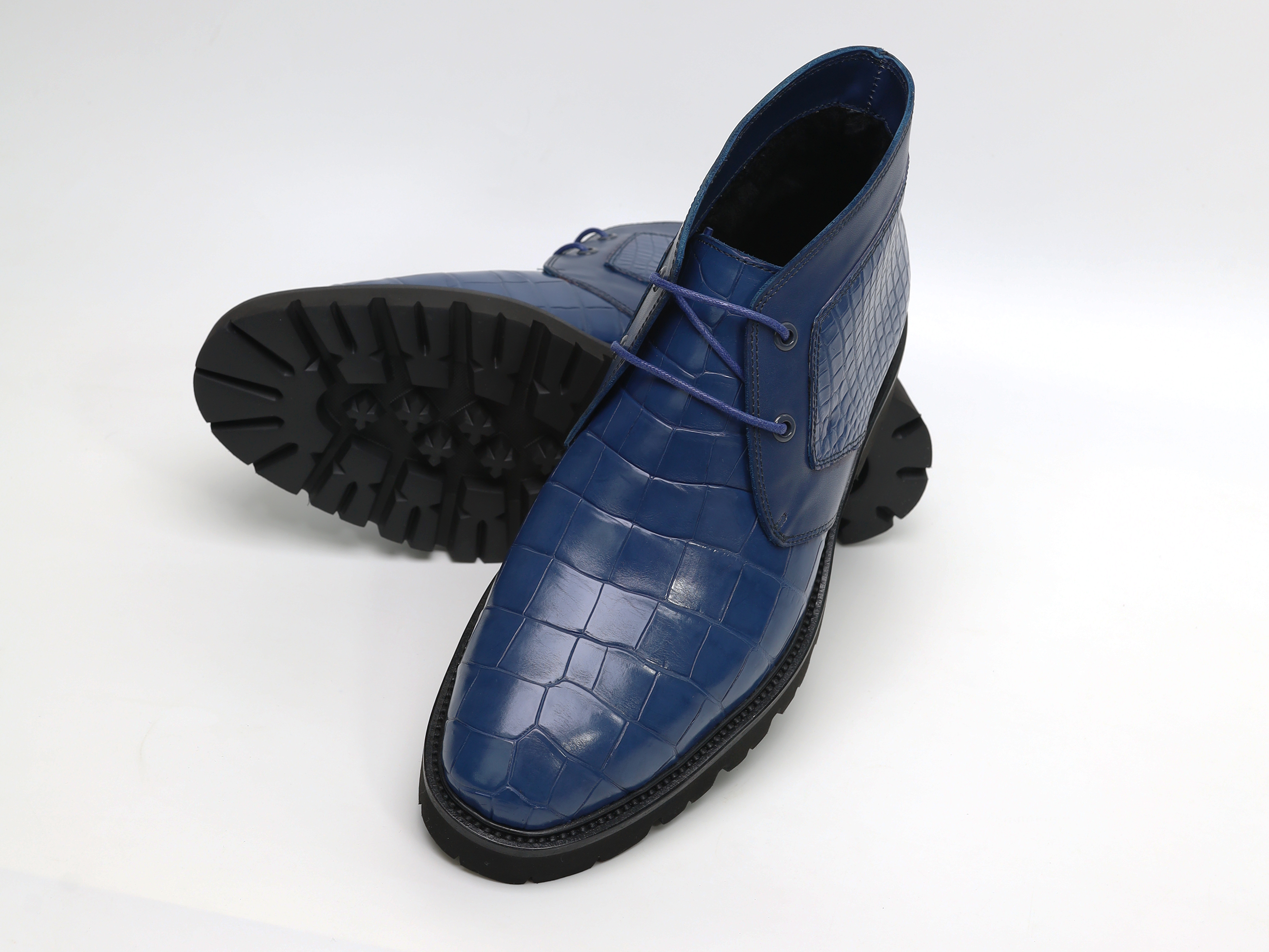 Men's Alligator Chukka Boots: Handcrafted Luxury with Warm Fur Lining – Own a Piece of Exotic Art.