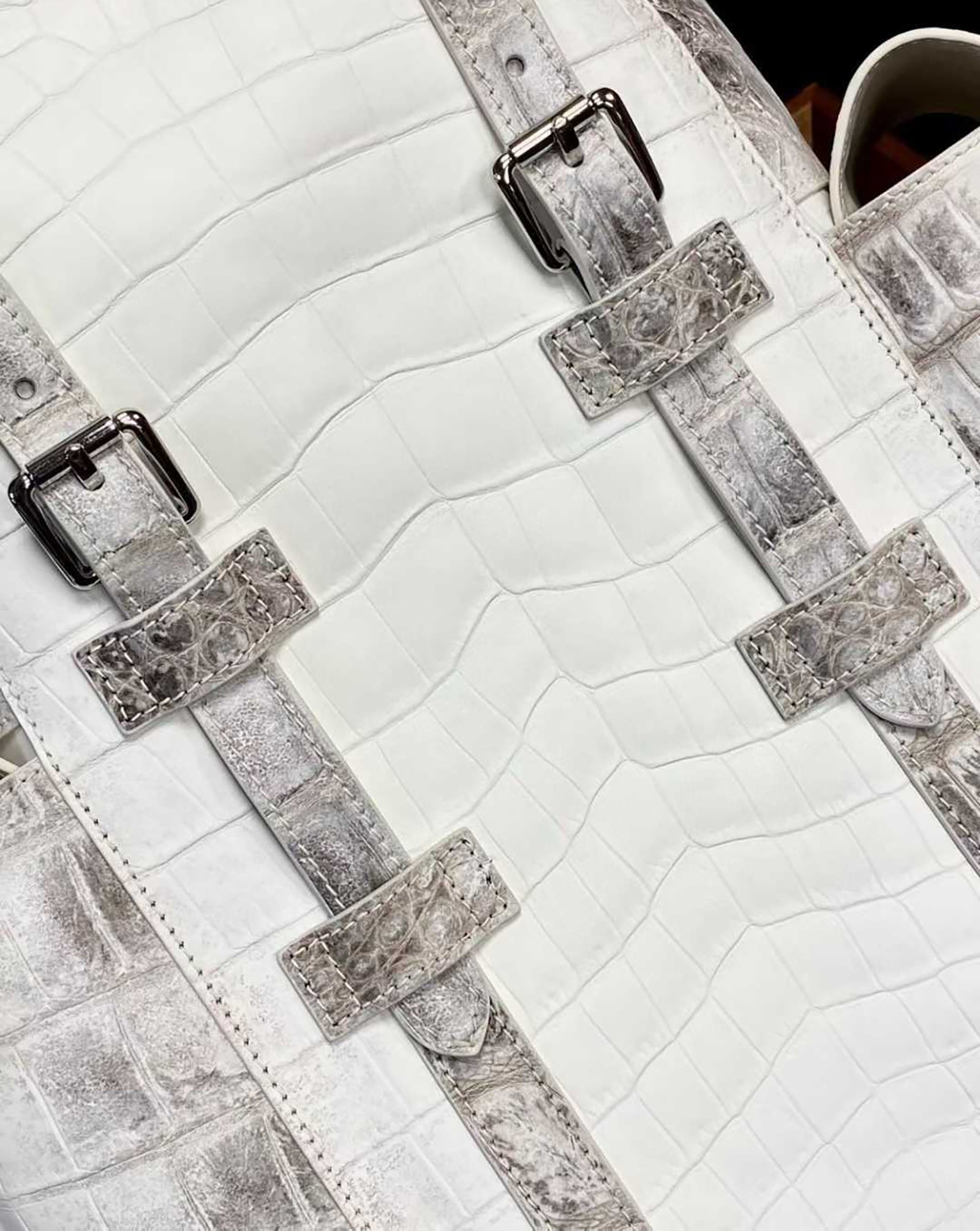 Premium Himalaya Alligator Backpack – A Statement of Sophisticated Luxury