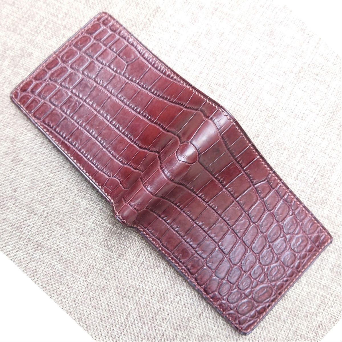 Is Alligator Skin Wallet expensive? Where to buy it?